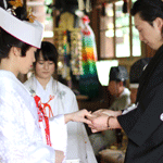 群馬県護国神社　結婚式　指輪交換